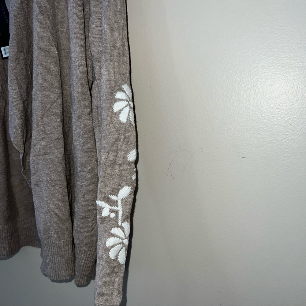 Aaeda Long Sleeve Open Cardigan Sweater Tan White Embroidered Floral Size Medium - Picture 6 of 7